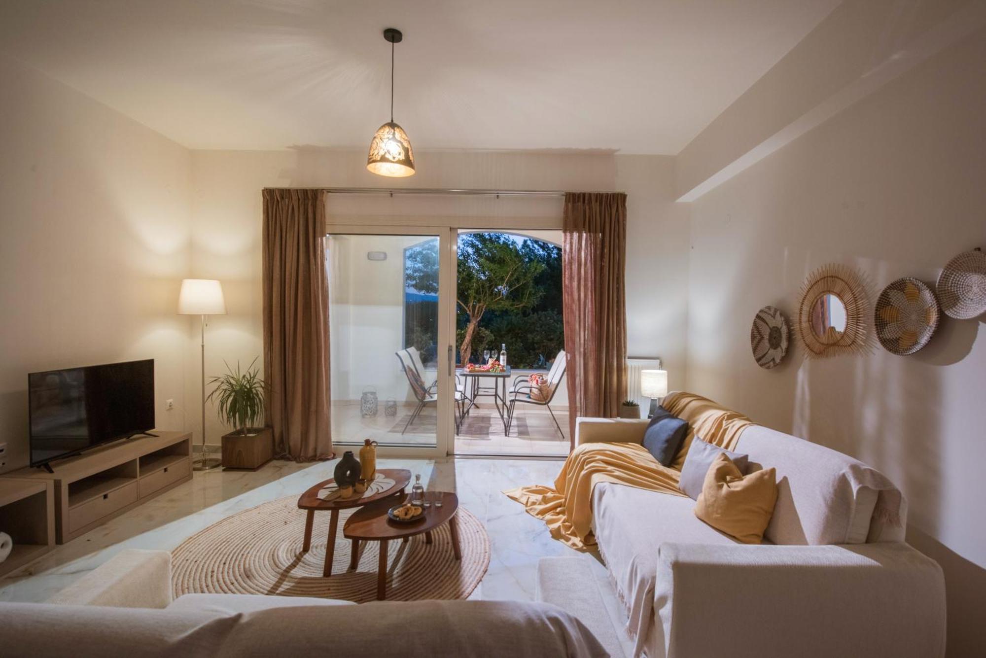 New Luxury Near Airport, Port & Town Center - Sonia Appartement *